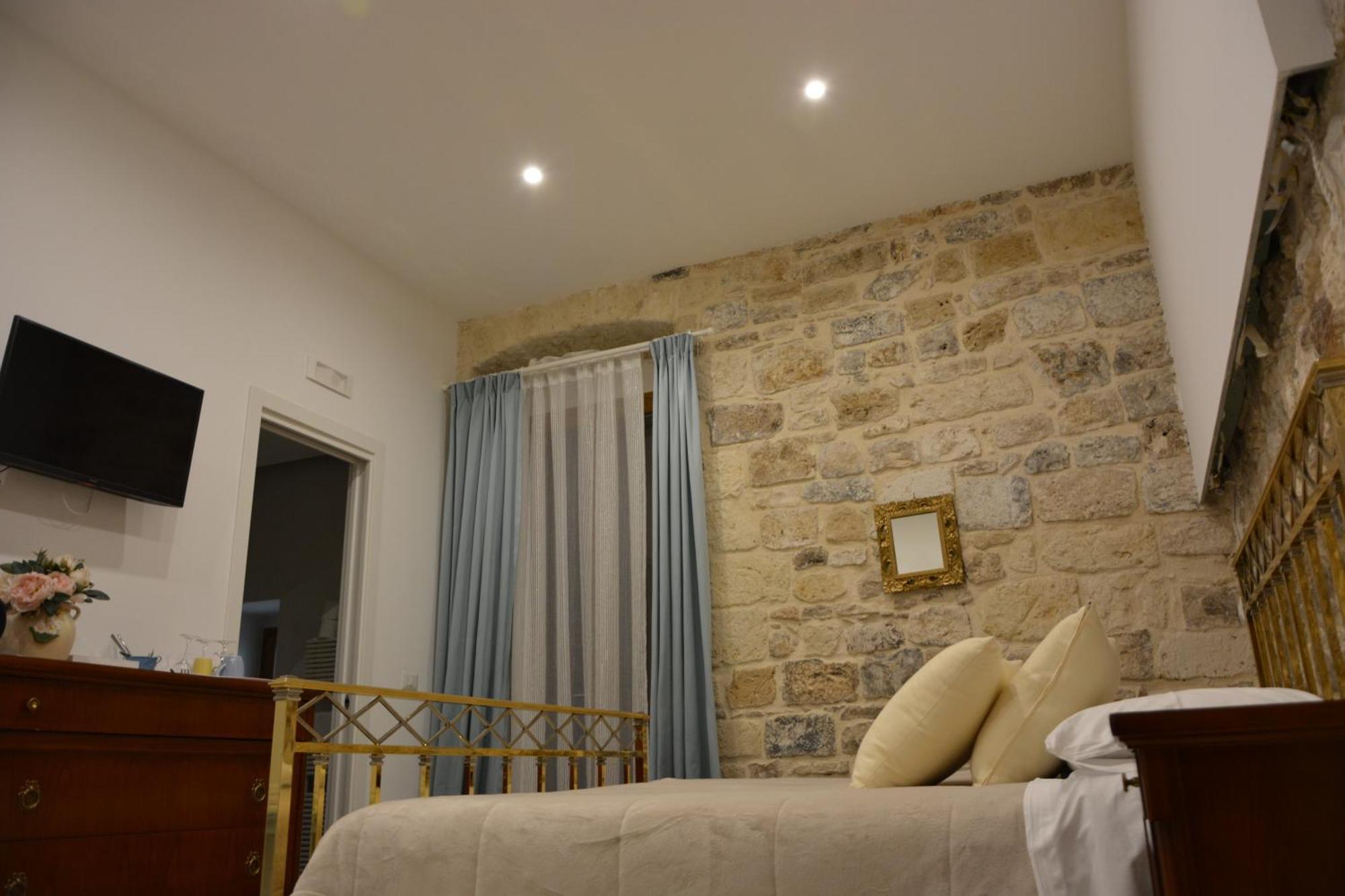 Dimora Del Carmine Hotel Bari Exterior photo