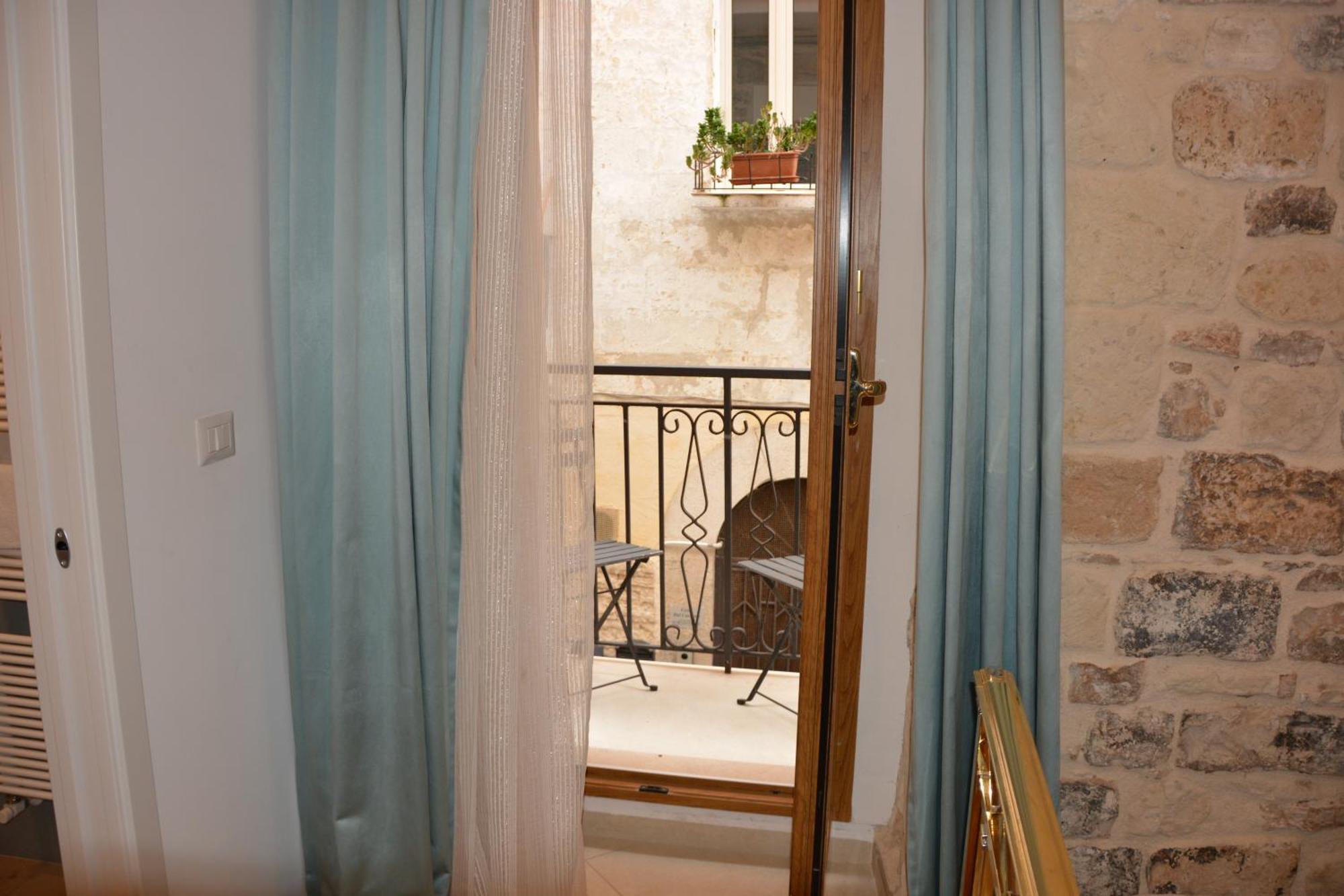 Dimora Del Carmine Hotel Bari Exterior photo